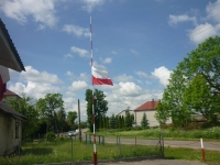 Zostali po drugiej stronie ognia.