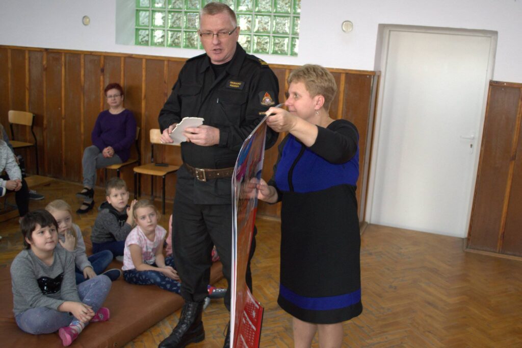 Odwiedziny strażaków w szkołach gminy Klukowo