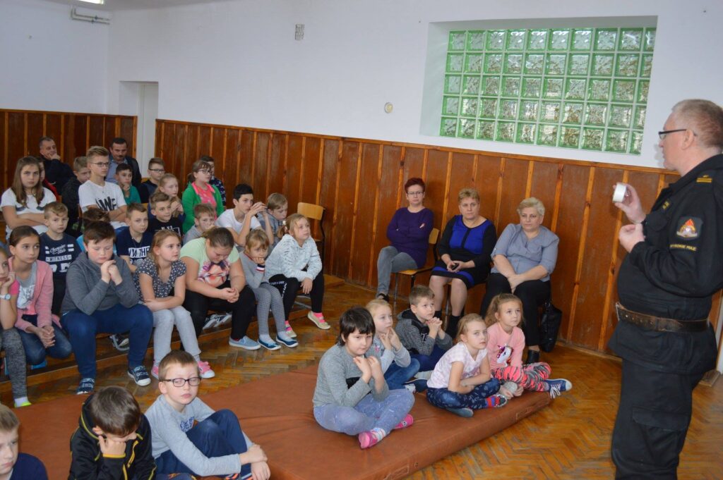 Odwiedziny strażaków w szkołach gminy Klukowo